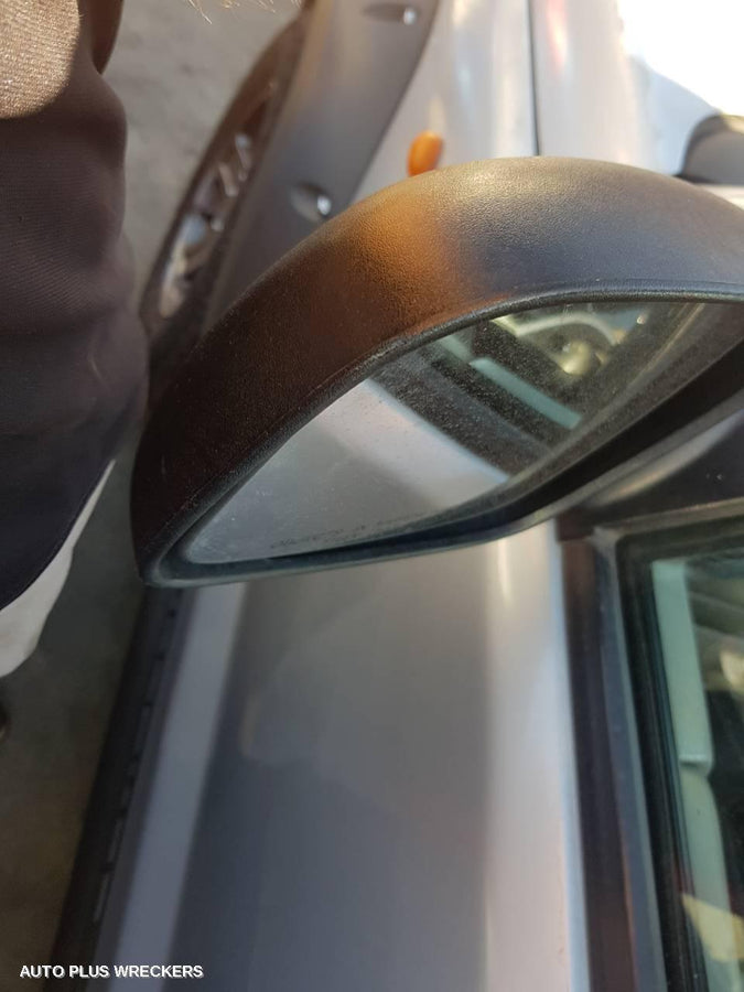 2005 Jeep Cherokee Left Front Door