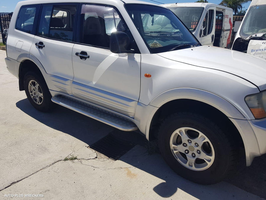 2002 Mitsubishi Pajero Right Front Door Window
