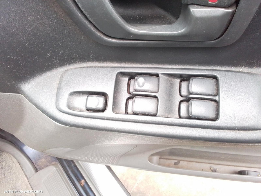 2001 Mitsubishi Pajero Left Rear Door Sliding