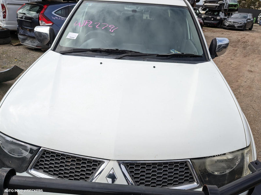 2011 Mitsubishi Triton Right Door Mirror