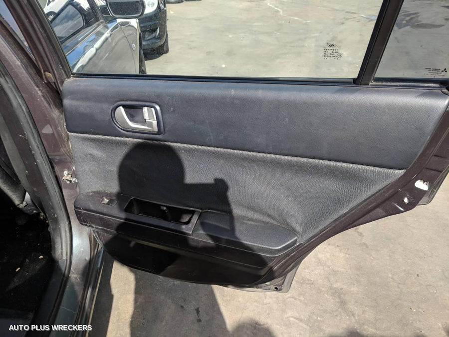 2007 Mitsubishi 380 Right Front Door