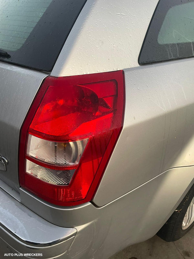 2006 CHRYSLER 300C LEFT FRONT DOOR