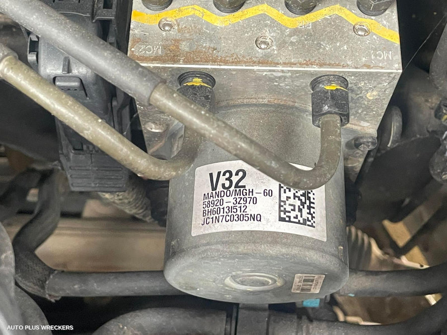 2014 Hyundai I40 Radiator Support