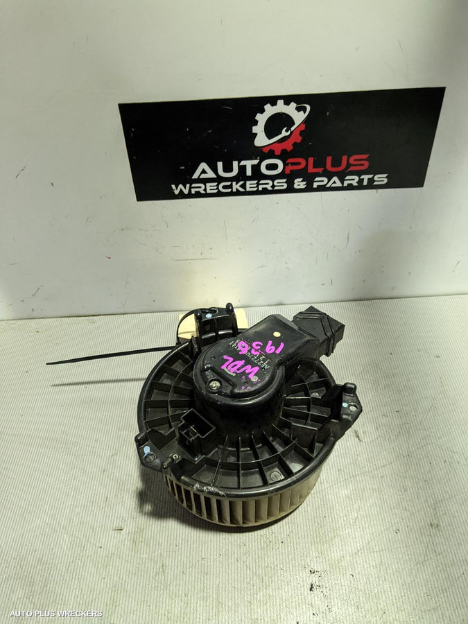 2010 TOYOTA HILUX HEATER FAN MOTOR
