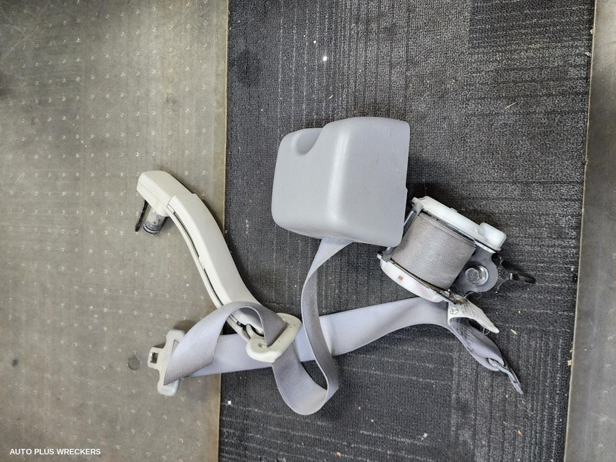 2007 Toyota Hiace Seatbelt Stalk