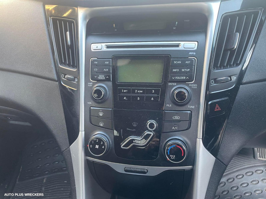 2011 HYUNDAI I45 DOOR HANDLE