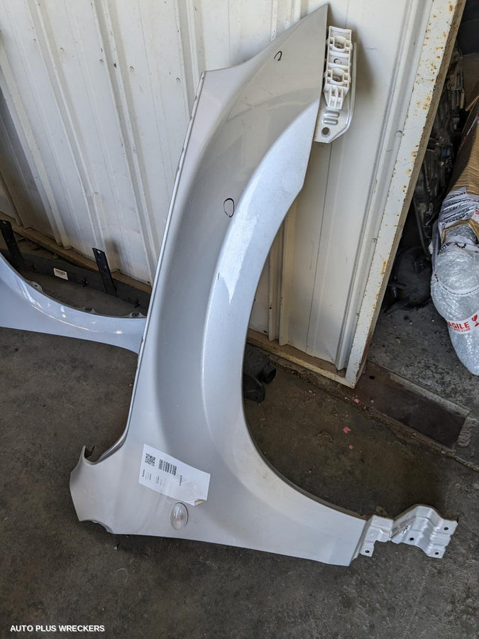 2013 Suzuki Vitara Right Guard