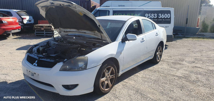 2006 Mitsubishi 380 Right Headlamp