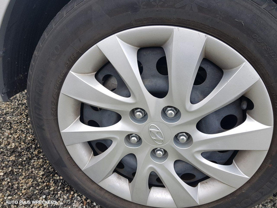 2013 Hyundai I30 Left Front Door Window