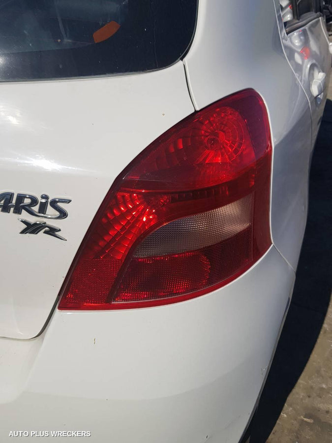 2007 Toyota Yaris Right Front Window Reg Motor