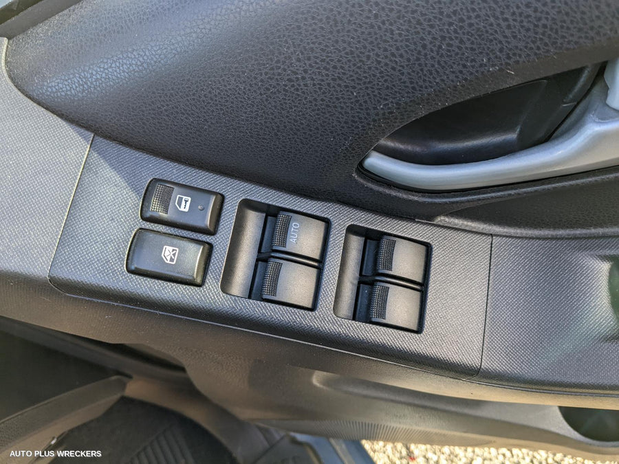 2014 Isuzu Dmax Right Taillight