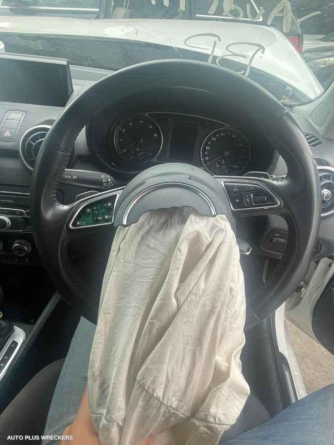 2015 Audi A1 Left Front Door