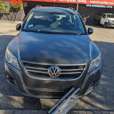 2011 Volkswagen Tiguan Right Front Door