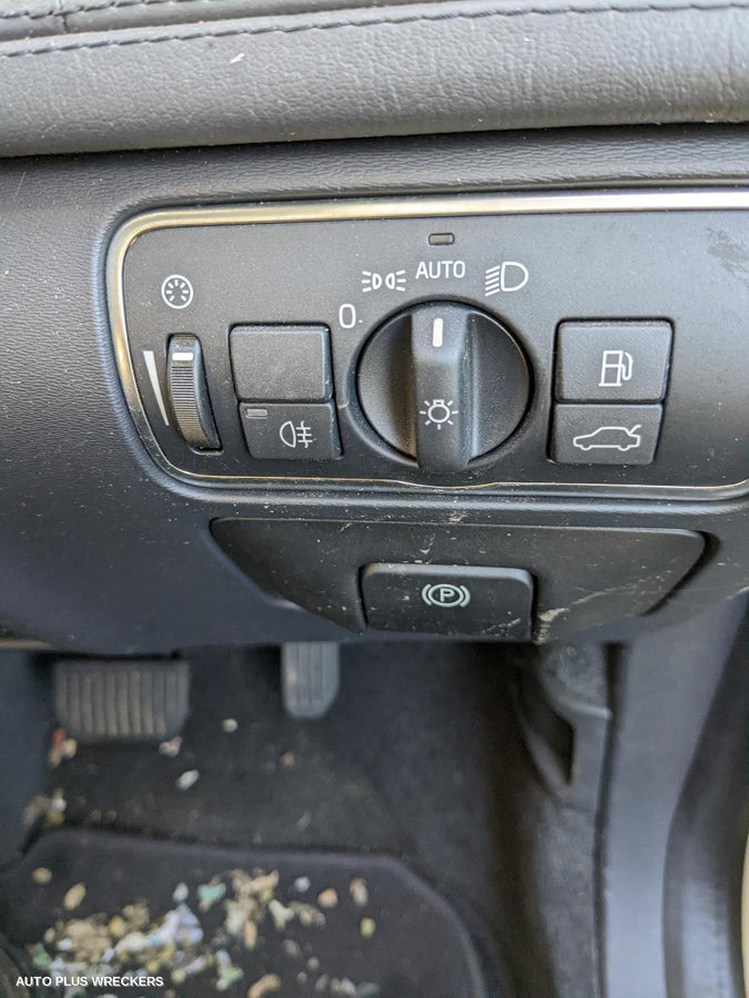 2015 VOLVO XC60 LEFT FRONT DOOR