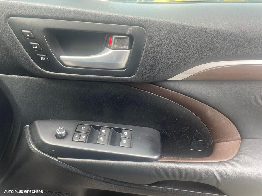 2015 Toyota Kluger Parcel Shelf