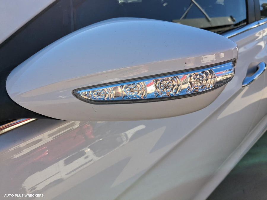 2010 Hyundai I45 Rear Garnish