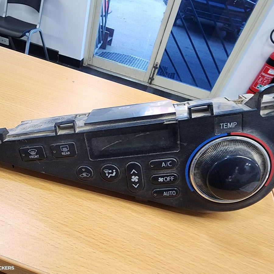 2011-2014 Toyota Prius Heater Ac Controls