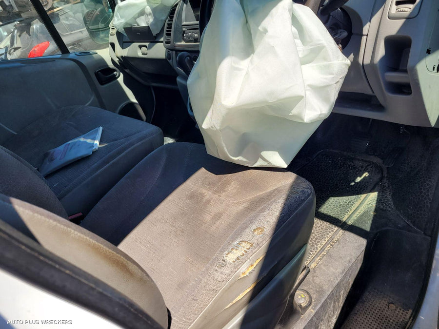 2014 Renault Trafic Left Front Door