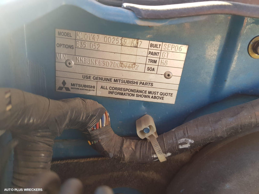 2006 MITSUBISHI TRITON RIGHT FRONT DOOR WINDOW