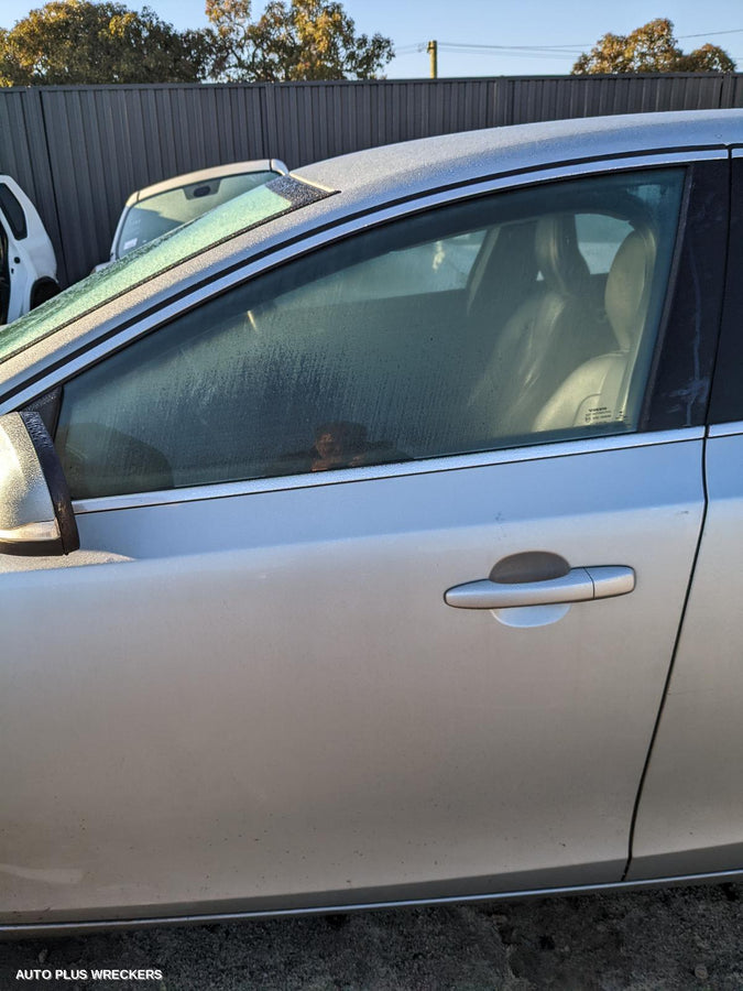 2016 Volvo S40 Left Front Door