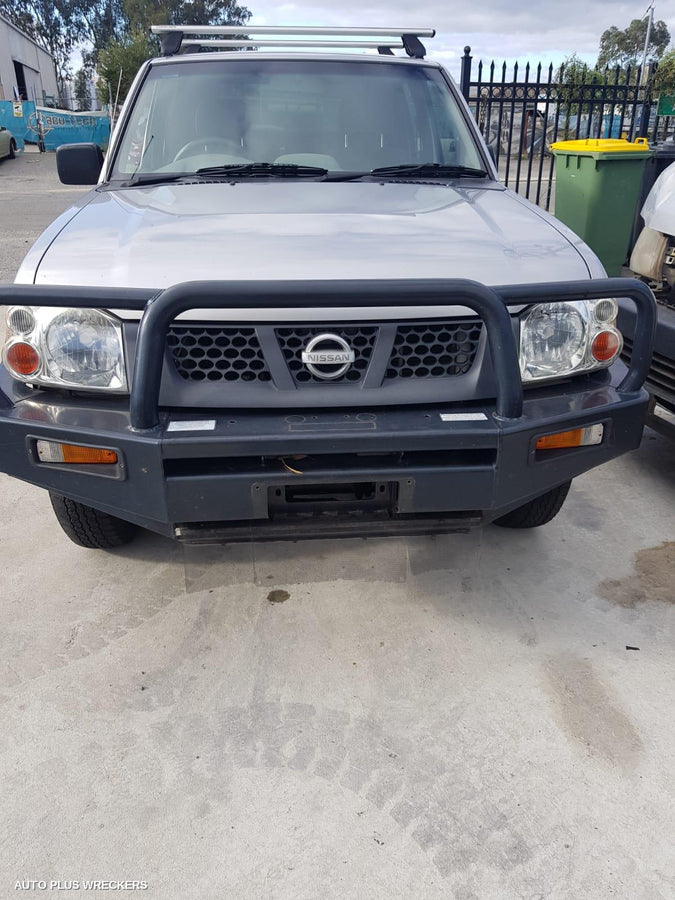 2005 Nissan Navara Left Guard