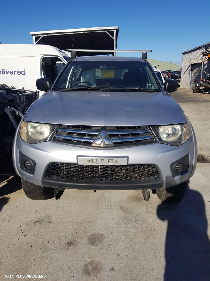 2013 Mitsubishi Triton Right Front Window Reg Motor
