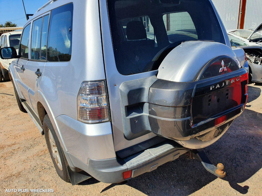 2007 Mitsubishi Pajero Right Front Door Window