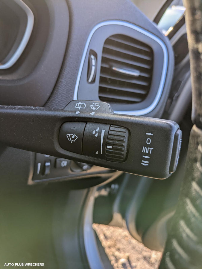 2016 Volvo S40 Left Front Door