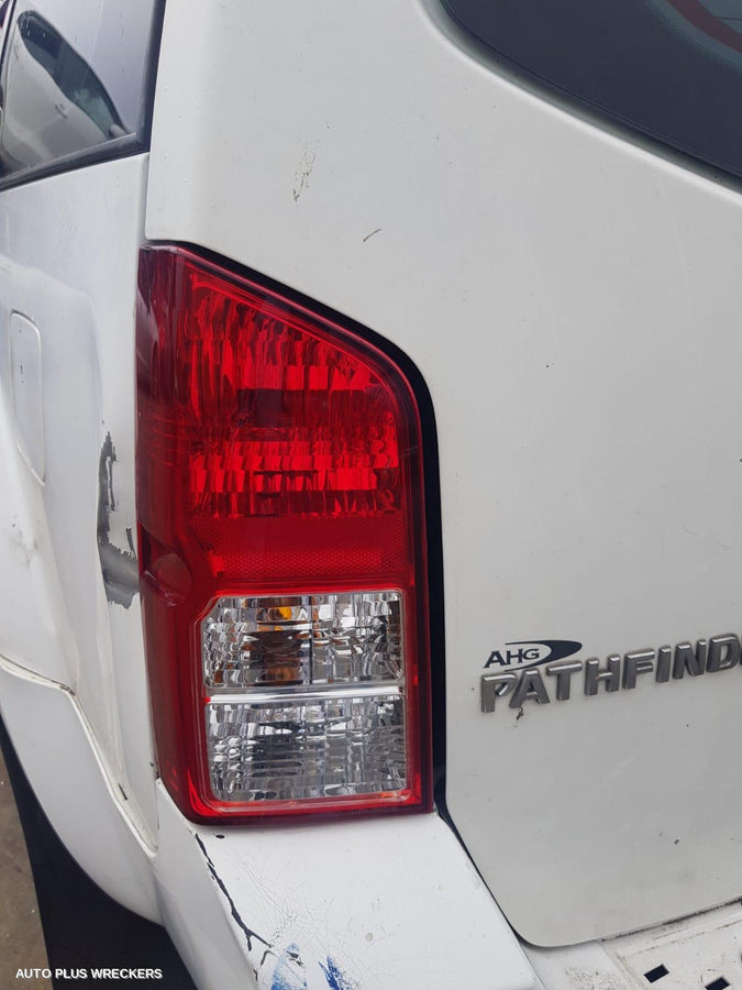 2005-2007 Nissan Pathfinder Right Headlamp