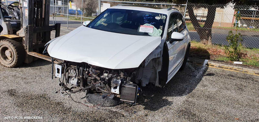 2016 VOLKSWAGEN TIGUAN LEFT TAILLIGHT