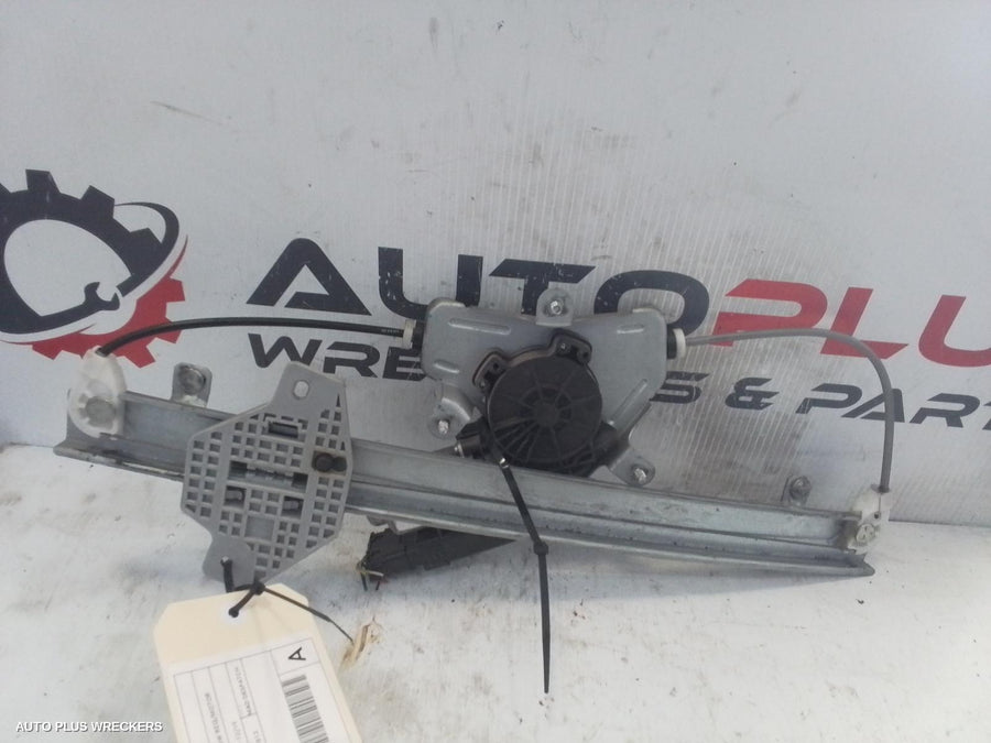 2012 Hyundai Accent Right Front Window Reg Motor