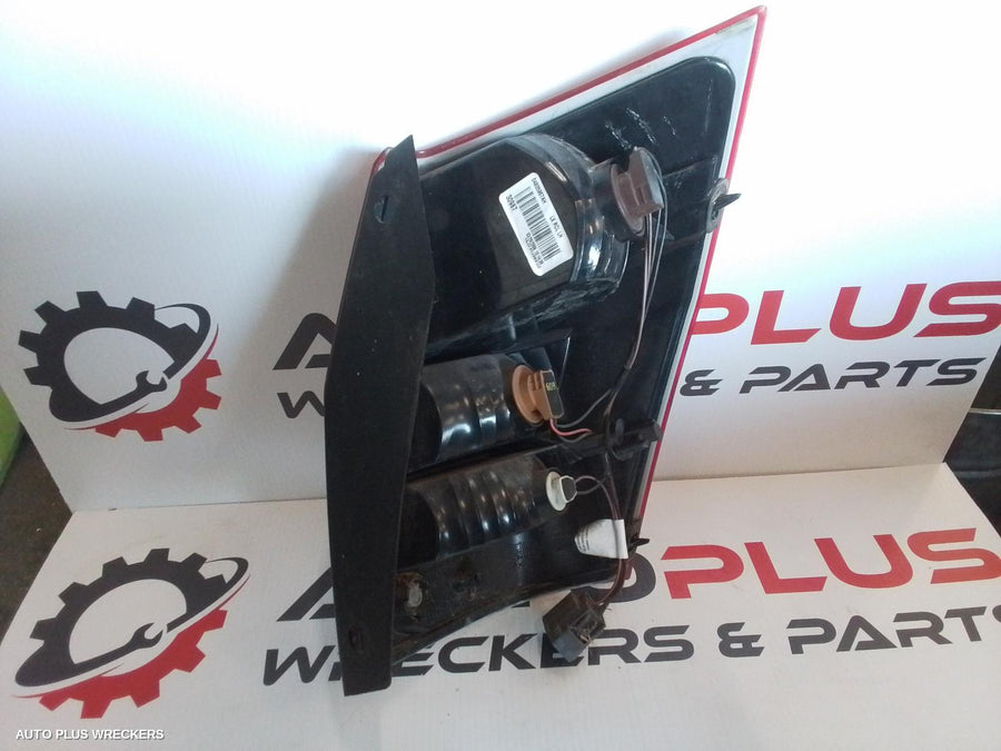 2006 Chrysler 300c Left Taillight