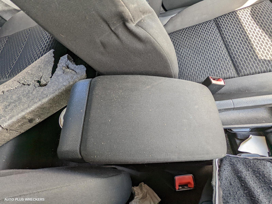 2011 VOLKSWAGEN GOLF LEFT REAR DOOR SLIDING