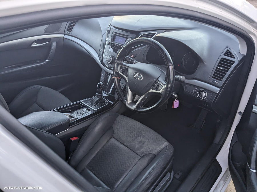 2013 Hyundai I40 Right Front Door Window