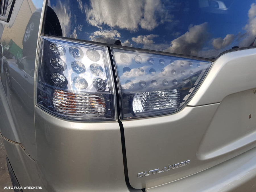 2009 Mitsubishi Outlander Left Door Mirror