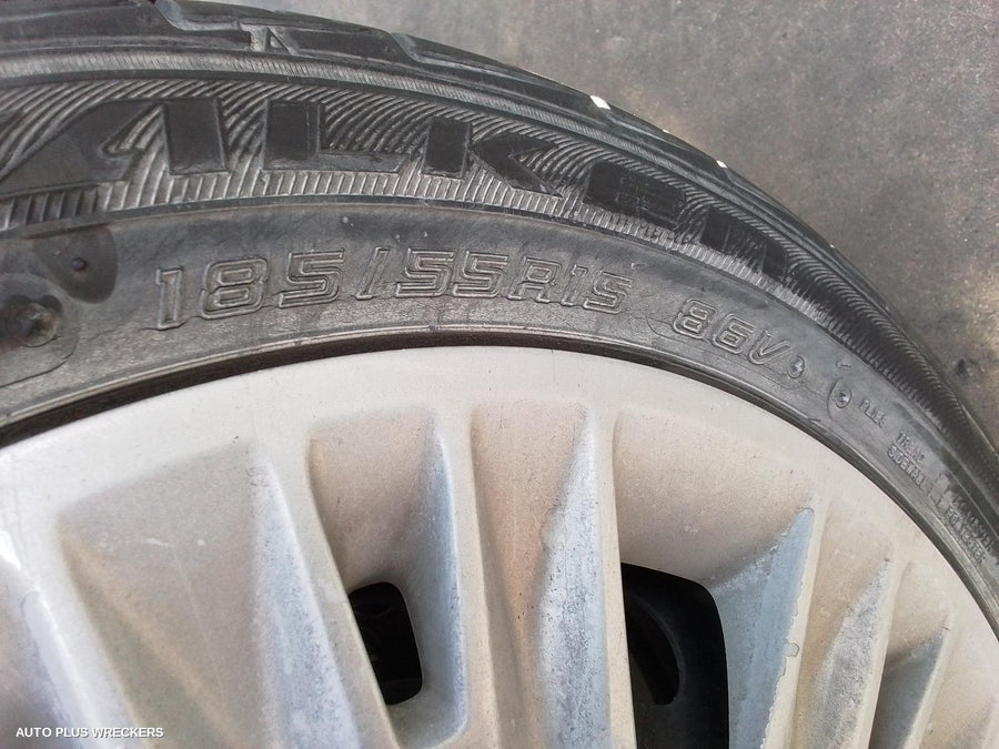 2014 Ford Fiesta Left Driveshaft