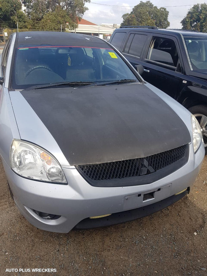 2005-2008 Mitsubishi 380 Right Headlamp