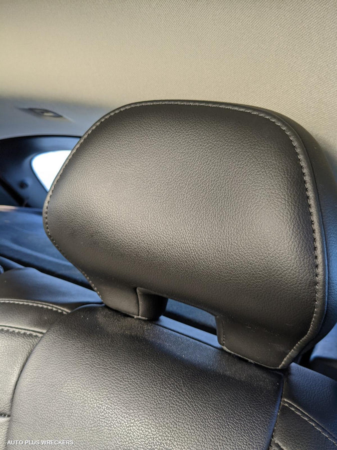 2016 Volvo S40 Left Front Door Window