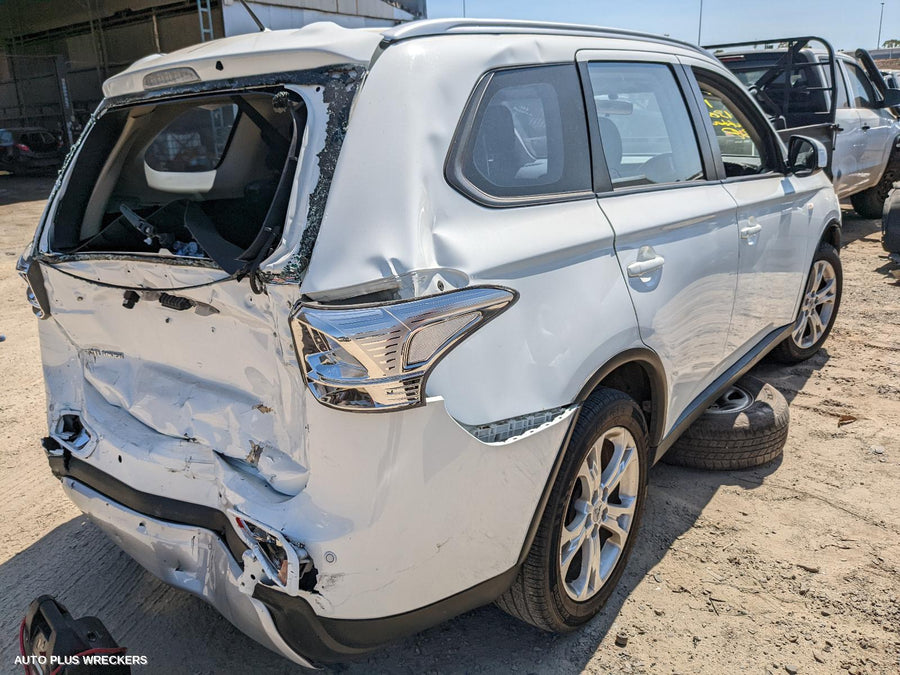 2014 MITSUBISHI OUTLANDER DOOR HANDLE