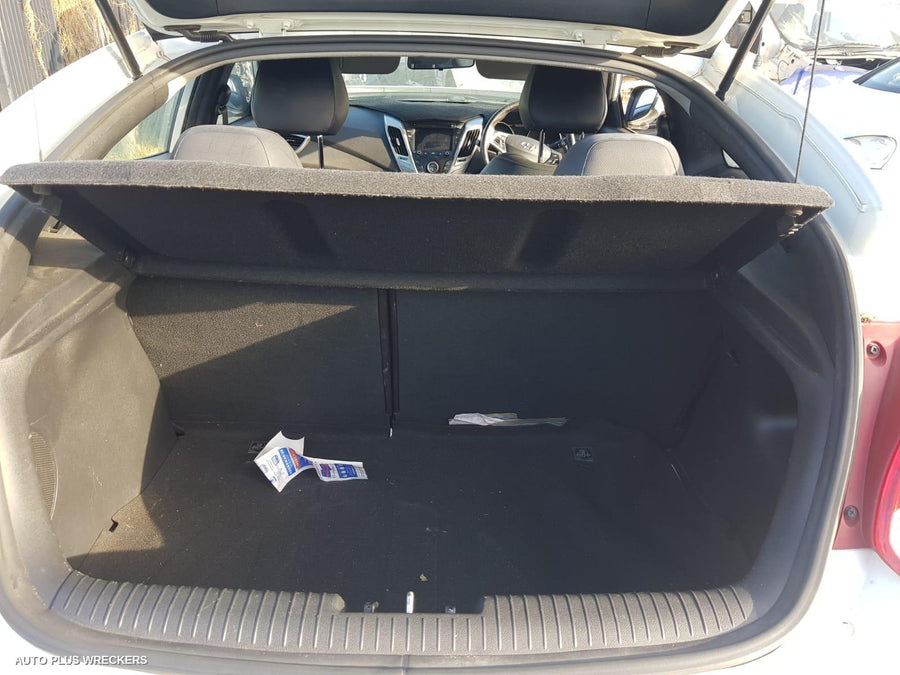 2013 Hyundai Veloster Left Front Door