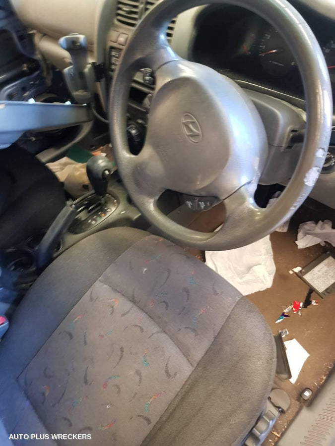 2000-2005 Hyundai Santa Fe Right Front Door Window