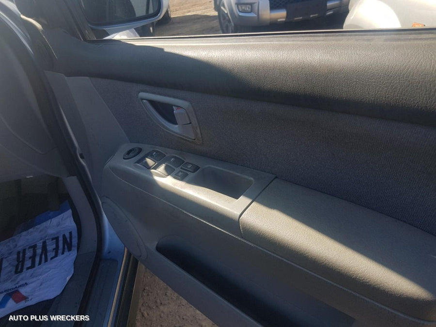 2005 Kia Sorento Right Guard