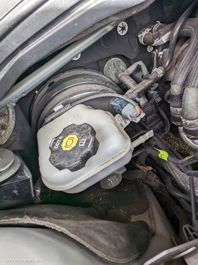 2013 Holden Commodore Left Front Hub Assembly