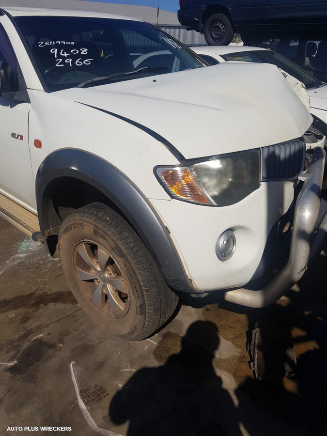 2008 Mitsubishi Triton Right Rear Door Sliding