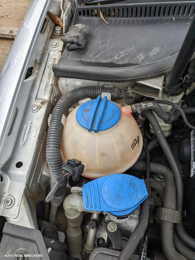 2006 Volkswagen Jetta Bonnet
