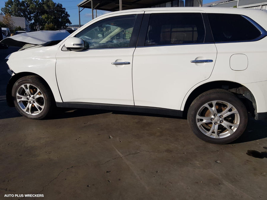 2013 Mitsubishi Outlander Right Rear Door Window
