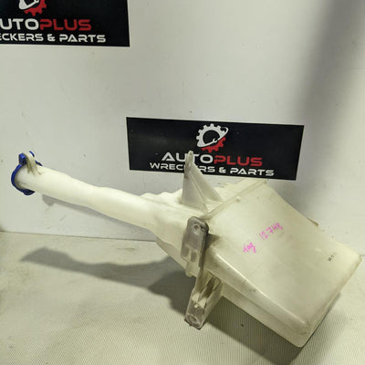 2010 Hyundai I20 Washer Bottle