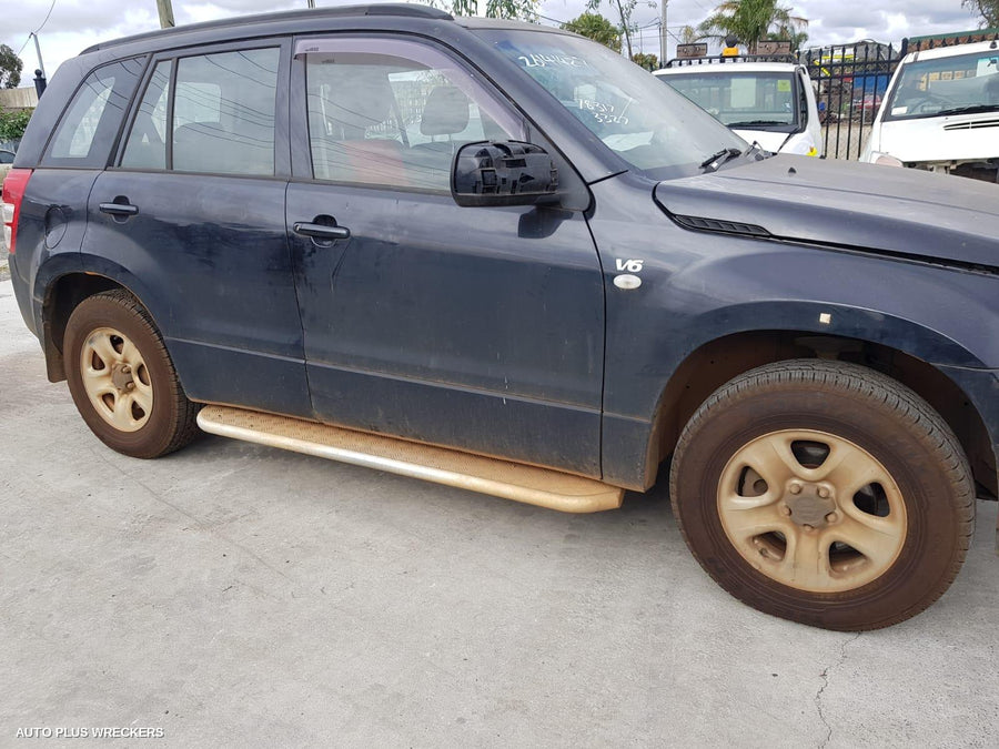 2006 Suzuki Vitara Right Front Door