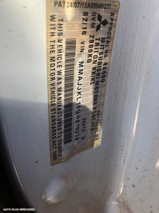 2016 Mitsubishi Triton Left Front Door Window