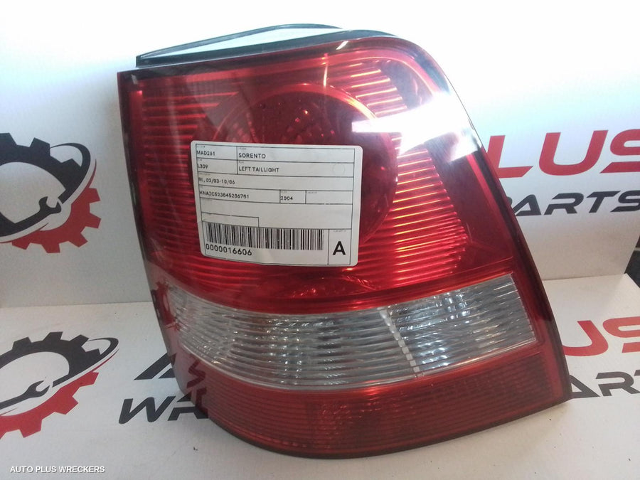 2004 Kia Sorento Left Taillight